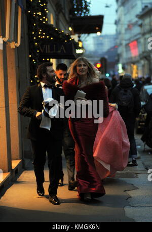 Milan, Natasha stefanenko va à la première de la scala le modèle, présentateur de télévision et actrice russe, Natasha stefanenko va à la première de la scala. crédit : agence photo indépendant srl/Alamy live news Banque D'Images