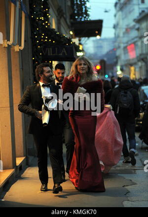 Milan, Natasha stefanenko va à la première de la scala le modèle, présentateur de télévision et actrice russe, Natasha stefanenko va à la première de la scala. crédit : agence photo indépendant srl/Alamy live news Banque D'Images