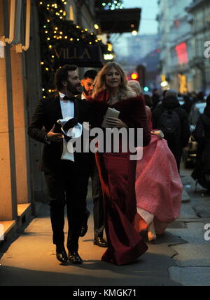 Milan, Natasha stefanenko va à la première de la scala le modèle, présentateur de télévision et actrice russe, Natasha stefanenko va à la première de la scala. crédit : agence photo indépendant srl/Alamy live news Banque D'Images