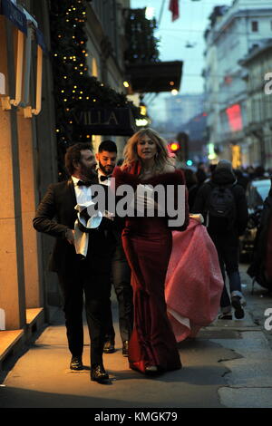 Milan, Natasha stefanenko va à la première de la scala le modèle, présentateur de télévision et actrice russe, Natasha stefanenko va à la première de la scala. crédit : agence photo indépendant srl/Alamy live news Banque D'Images