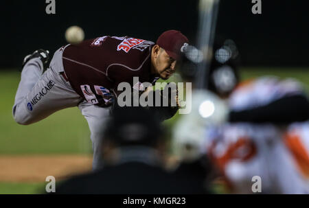 Hermosillo, Mexique. 07Th dec, 2017. d'un match de baseball de la ligue mexicaine du Pacifique. troisième match du second tour avec le match entre les tomateros de Culiacán vs naranjeros de Hermosillo. 07 décembre 2017. (Photo : Luis Gutierrez /nortephoto.com) nortephoto.com/alamy crédit : live news Banque D'Images