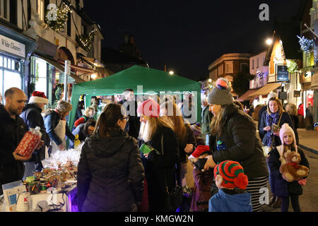 Les sucreries, wc séparés. Hiver 'errer' Foire de Noël. 7 décembre 2017. Bridge Road, Hampton Court, East Molesey, Surrey, Angleterre, Royaume-Uni. Célébration de Noël avec des lumières, des rennes live, les stalles, la nourriture, les divertissements et les tombolas. Crédit : Ian bouteille/Alamy Live News Banque D'Images