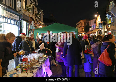 Les sucreries, wc séparés. Hiver 'errer' Foire de Noël. 7 décembre 2017. Bridge Road, Hampton Court, East Molesey, Surrey, Angleterre, Royaume-Uni. Célébration de Noël avec des lumières, des rennes live, les stalles, la nourriture, les divertissements et les tombolas. Crédit : Ian bouteille/Alamy Live News Banque D'Images