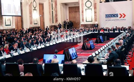 Vienne. 7 décembre 2017. La photo prise le 7 décembre 2017 montre une vue d'ensemble du 24e Conseil ministériel de l'Organisation pour la sécurité et la coopération en Europe (OSCE) à Vienne, Autriche. Crédit : Pan Xu/Xinhua/Alamy Live News Banque D'Images