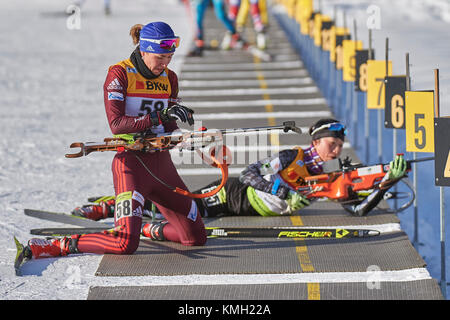 Le Lenzerheide, Suisse, le 9 décembre 2017, Daria VIROLAINEN (RUS) lors de l'IBU Cup Biathlon sprint 7,5 km femmes de Lenzerheide. © Rolf Simeon/proclamer/Alamy Live News Banque D'Images