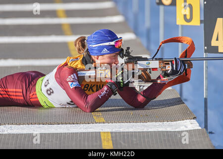 Le Lenzerheide, Suisse, le 9 décembre 2017, Daria VIROLAINEN (RUS) lors de l'IBU Cup Biathlon sprint 7,5 km femmes de Lenzerheide. © Rolf Simeon/proclamer/Alamy Live News Banque D'Images