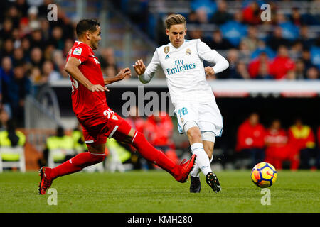 Madrid, Espagne. 9 Décembre, 2017. Marcos Llorente du Real Madrid. Zinedine Zidane Entraîneur du Real Madrid Gabriel Mercado de FC Séville, dans l'action. La Liga entre le Real Madrid vs Sevilla FC au Santiago Bernabeu à Madrid, Espagne, le 9 décembre 2017 . Más Información Gtres Crédit : Comuniación sur ligne, S.L./Alamy Live News Banque D'Images