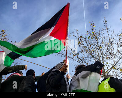 Paris, France. 09Th Dec, 2017. 2017 - 9 décembre, Paris, France : Les gens se sont réunis à la place de la République à Paris France pour protester contre Israël et le Premier Ministre Netanyahu rencontre avec Emmanuel Macron. Crédit : Guillaume Louyot/Alamy Live News Banque D'Images