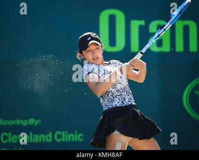 Plantation, Florida, USA. Déc 10, 2017. L'ONSA SATO (JPN) joue au cours de la finale du double de l'Orange Bowl 2017 Championnat International de Tennis - filles de 18 ans, contre Yasmine MANSOURI (FRA) et Yuki NAITO (JPN), joué à la Frank Veltri Tennis Center à Plantation, en Floride, aux États-Unis. Mario Houben/CSM/Alamy Live News Banque D'Images