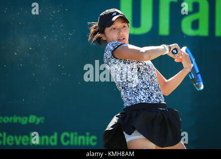 Plantation, Florida, USA. Déc 10, 2017. L'ONSA SATO (JPN) joue au cours de la finale du double de l'Orange Bowl 2017 Championnat International de Tennis - filles de 18 ans, contre Yasmine MANSOURI (FRA) et Yuki NAITO (JPN), joué à la Frank Veltri Tennis Center à Plantation, en Floride, aux États-Unis. Mario Houben/CSM/Alamy Live News Banque D'Images