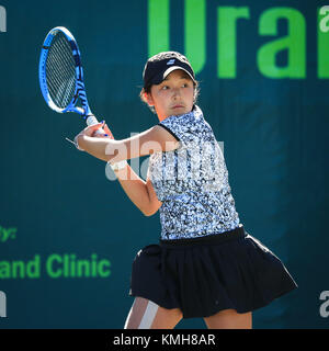 Plantation, Florida, USA. Déc 10, 2017. L'ONSA SATO (JPN) joue au cours de la finale du double de l'Orange Bowl 2017 Championnat International de Tennis - filles de 18 ans, contre Yasmine MANSOURI (FRA) et Yuki NAITO (JPN), joué à la Frank Veltri Tennis Center à Plantation, en Floride, aux États-Unis. Mario Houben/CSM/Alamy Live News Banque D'Images