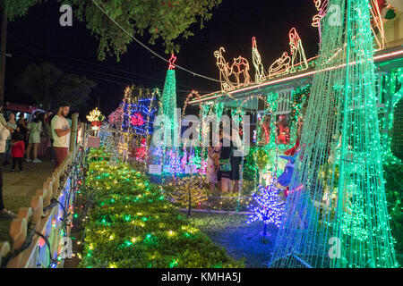 Sydney, Australie - 11 décembre 2017 : Lumière de Noël afficher situé au 191 Burwood Road, Concord. La banlieue de Concord est situé à 15 kilomètres à l'ouest du quartier central des affaires de Sydney. Credit : mjmediabox/Alamy Live News Banque D'Images