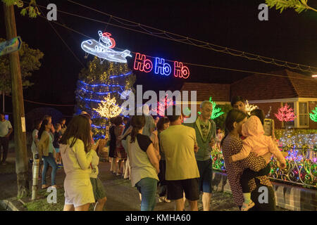 Sydney, Australie - 11 décembre 2017 : Lumière de Noël afficher situé au 191 Burwood Road, Concord. La banlieue de Concord est situé à 15 kilomètres à l'ouest du quartier central des affaires de Sydney. Credit : mjmediabox/Alamy Live News Banque D'Images