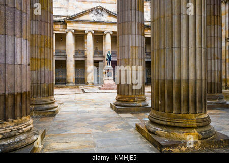Vue détaillée de colonnes dans le Capitolio Nacional à Bogota Banque D'Images