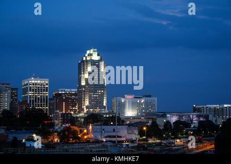 Raleigh, Caroline du Nord skyline at Dusk Banque D'Images