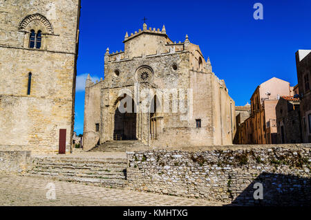 Ancienne église à la périphérie de la ville d'Erice en Sicile Banque D'Images