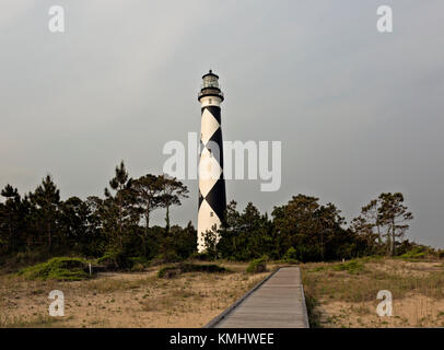 Nc01020-00...Caroline du Nord - tôt le matin le long de la promenade menant au phare de Cape Lookout Cape Lookout National Seashore. Banque D'Images