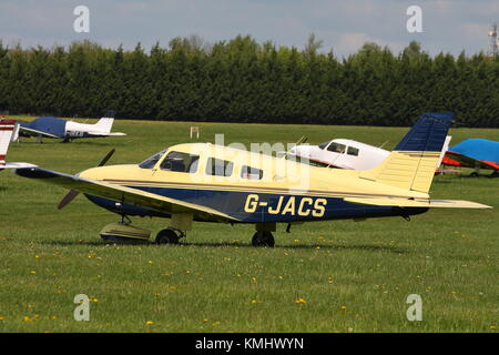 Chirokee Piper PA-28 G-JACS stationné à White Waltham Airfield, UK Banque D'Images