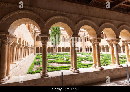 Cloître de l'abbaye de Saint-Domingue de Silos, chef-d'œuvre de l'art roman du monastère bénédictin, province de Burgos, Espagne Banque D'Images