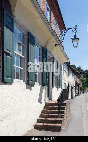 De cette période, High Street, West Wycombe, Buckinghamshire, Angleterre, Royaume-Uni Banque D'Images