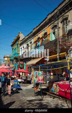 Marché et bâtiments colorés, la Boca, Buenos Aires, Argentine, Amérique du Sud Banque D'Images