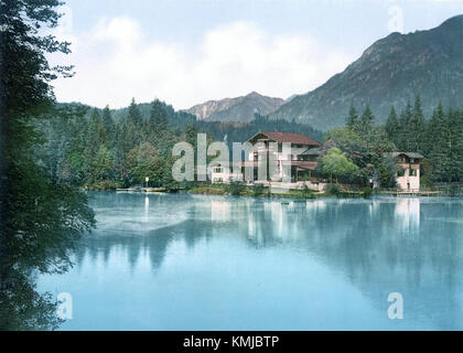 Badersee est un lac pittoresque situé en Bavière, en Allemagne. La photo de 1900 capture le paysage serein, avec les eaux tranquilles du lac et la beauté naturelle environnante. Banque D'Images