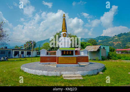 Pokhara, Népal - 06 octobre 2017 : vue extérieure d'une sculpture de pierre namgyal chorten, au Népal Banque D'Images