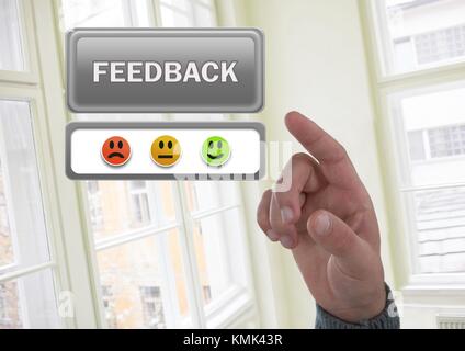 Digital composite de main pointant à bouton Commentaires et rétroaction smileys icônes satisfaction Banque D'Images