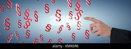 Businessman hand gesturing contre abstract blue background Banque D'Images
