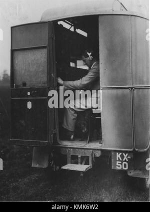 Jock Herd dans le minibus radio de Ditton Park Banque D'Images