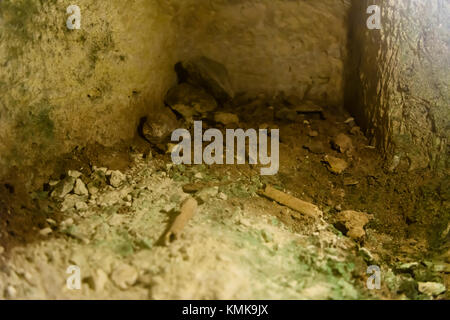 Crypte de Saint Paul's catacombes souterraines, Mdina, Malte, avec des restes humains Banque D'Images
