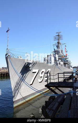 USS Cassin Young, Fletcher class destroyer, visitor centre, Charlestown Navy Yard, Boston, Massachusetts, United States Banque D'Images