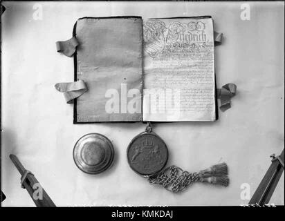 Riddarholmskyrkan à Stockholm, en Suède, est une église historique remarquable. Cette image des archives du KMB met en évidence l'architecture de l'église et son rôle en tant que site important dans l'histoire suédoise. Banque D'Images