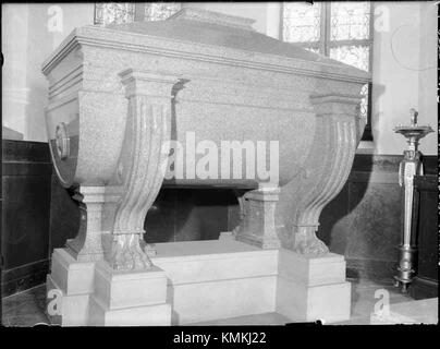 Le Riddarholmskyrkan, situé à Stockholm, en Suède, est une église historique de premier plan et un élément clé du patrimoine architectural de la ville. Cette image met en valeur son architecture gothique et son importance historique au sein de Stockholm. Banque D'Images