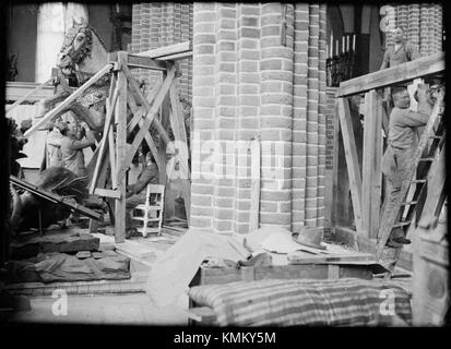 Storkyrkan, également connu sous le nom de Sankt Nicolai kyrka, est une cathédrale luthérienne située à Stockholm, en Suède. Construite au XIIIe siècle, c'est l'une des plus anciennes églises de la ville, servant de site de culte majeur et un monument historique clé de Stockholm. Banque D'Images