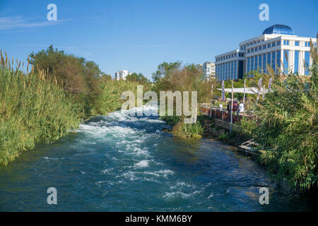 Le Dueden Dueden les flux à l'automne, la plage de Lara, Lara, Antalya, Turkish riviera, Turquie Banque D'Images