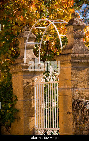 Des portes de maison de village, Cazals, France Banque D'Images