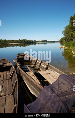 Bateaux à fond plat en bois traditionnel sur la Loire, dans la vallée de la Loire France. Banque D'Images