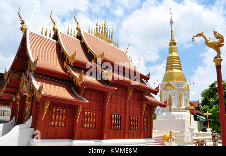 Wat Chiang Saen, temple en bois, Style Chedi, Phrae, Nord de la Thaïlande Banque D'Images