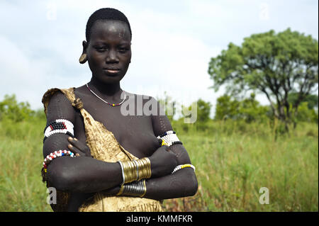 Jeune femme de la tribu Mursi (Éthiopie) Banque D'Images