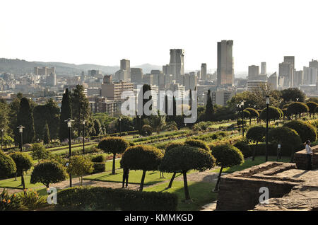 Pretoria, Afrique du Sud - 2017 : vue sur la ville depuis le parc de l'union buildings, le siège officiel du gouvernement sud-africain. Banque D'Images