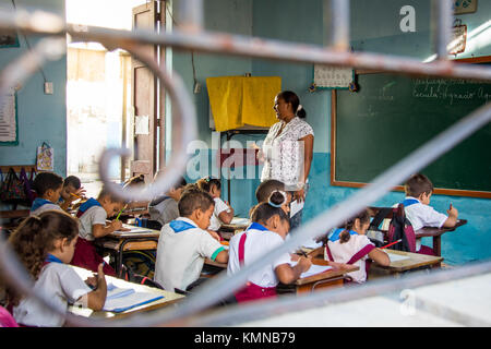 À l'intérieur d'une classe à Cienfuegos, Cuba Banque D'Images