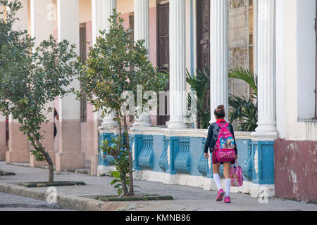 Les enfants sur le chemin de l'école, Cienfuegos, Cuba Banque D'Images