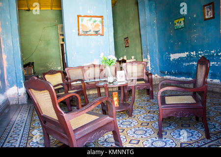 Meubles dans un salon typique à Cienfuegos, Cuba Banque D'Images