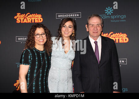 Los Angeles, États-Unis. 07 décembre 2017. Dawn Laurel-Jones, Victoria Jones, Tommy Lee Jones 12/07/2017 première de Los Angeles de 'Just Getting Started' tenue à l'ArcLight Hollywood à Los Angeles, CA crédit : Cronos/Alamy Live News Banque D'Images