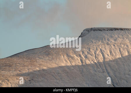 Brecon, Wales. Le 08 mai 2017. Météo britannique. Chutes de neige couvre le parc national de Brecon Beacons. Credit : Ed Marshall/Alamy Live News Banque D'Images