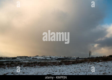 Brecon, Wales. Le 08 mai 2017. Météo britannique. Chutes de neige couvre le parc national de Brecon Beacons. Credit : Ed Marshall/Alamy Live News Banque D'Images