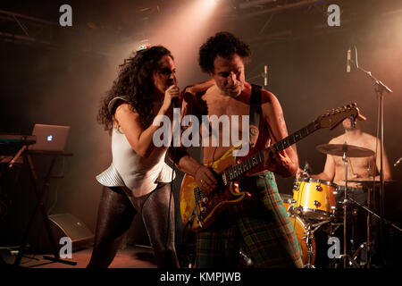 Paris, France. 6 décembre 2017. Julia Palombe joue à la boule noire pour la sortie de son nouvel album "la Nouvelle Eve" le 6 décembre 2017 à Paris. France crédit : Bernard Menigault/Alay Live News Banque D'Images