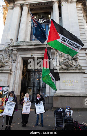 Londres, Royaume-Uni. 8 décembre, 2017 des militants pro-palestiniens. inminds de protestation devant la Haute Commission australienne à la veille de la réunion plénière du Processus de Kimberley à Brisbane pour mettre en évidence l'échec passé du processus de Kimberley pour empêcher le commerce des diamants qui financent des violations des droits de l'homme dans le monde, en particulier en Palestine, et de faire appel à l'Australie, que préside actuellement le processus de Kimberley, à faire les changements nécessaires pour mettre ce droit. crédit : mark kerrison/Alamy live news Banque D'Images