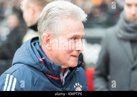 Francfort, Allemagne. 9 Décembre, 2017. Jupp Heynckes, Formateur (FC Bayern München), l'Eintracht Francfort et FC Bayern Munich, Fussball, Bundesliga, 15. Spieltag, Saison 17/18, 09.12.2017, Foto : Sascha Walther/Eibner-Pressefoto/Alamy Live News Banque D'Images